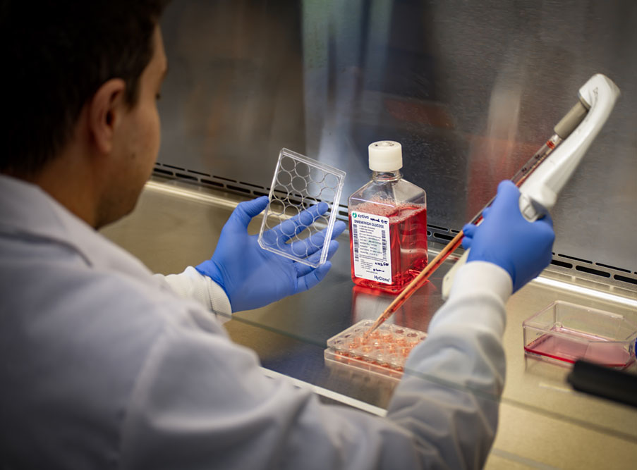 Virovek-lab-tech-booth